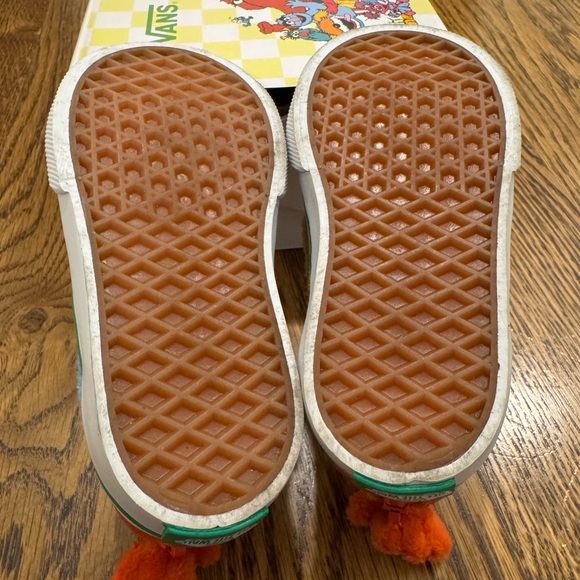 New Size 5 in Original Box Sesame Street Sk-8 High Sneakers - Picture 4 of 4